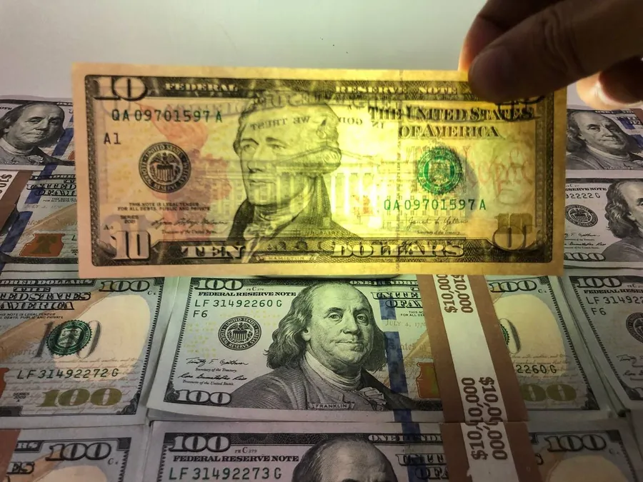 Bundle bonus — $10 prop note on top of stacks